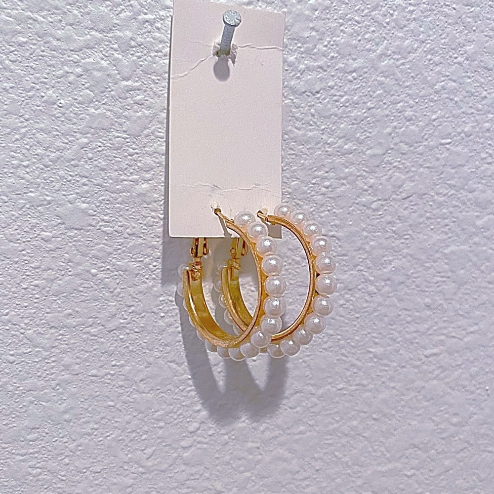 Faux Pearl Decor Earrings.